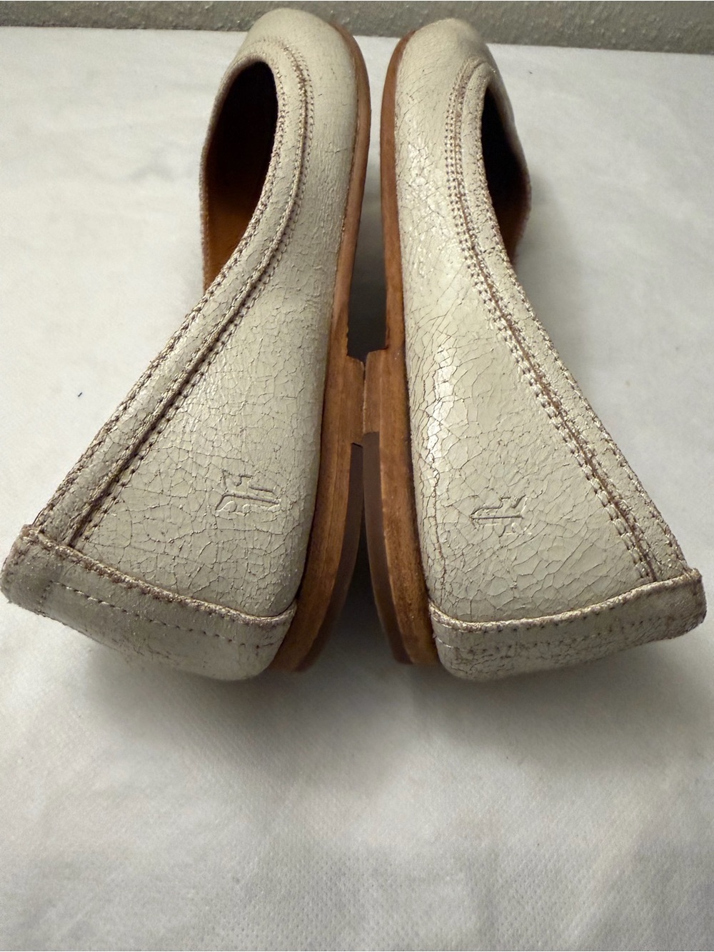 Frye Women’s Cream Ballet Flats - Classic Slip-On Comfort, pre-owned,SZ8 - Picture 16 of 16